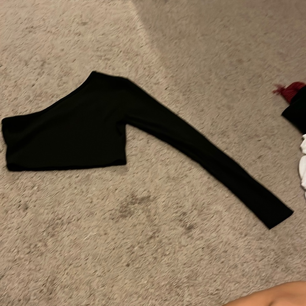 Black one long sleeved crop top